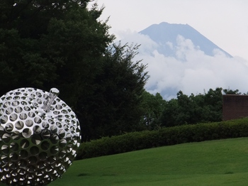 雲間の富士の峰.jpg